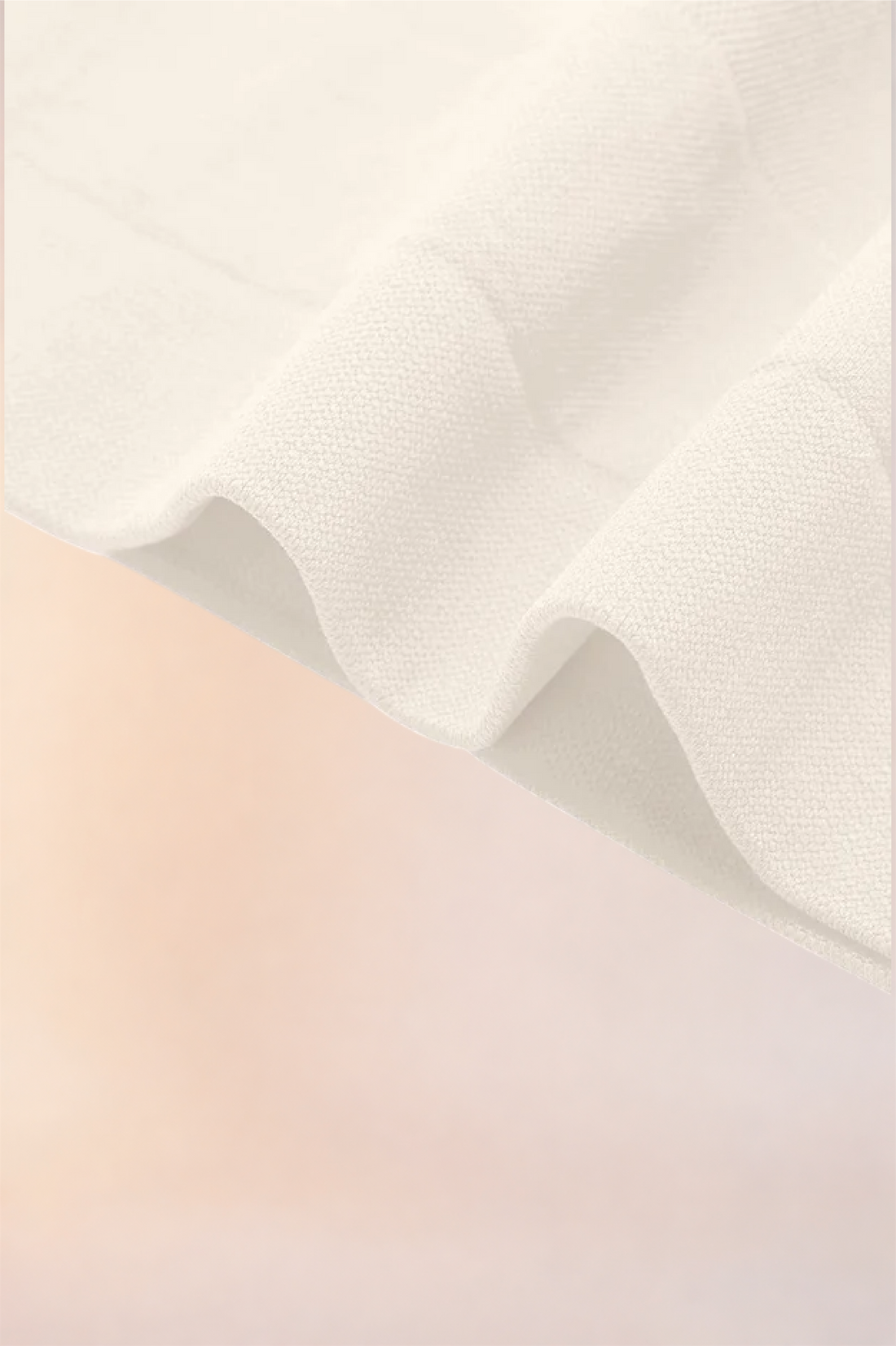 Skinzform Diamant Top in Blanc, side view on the model