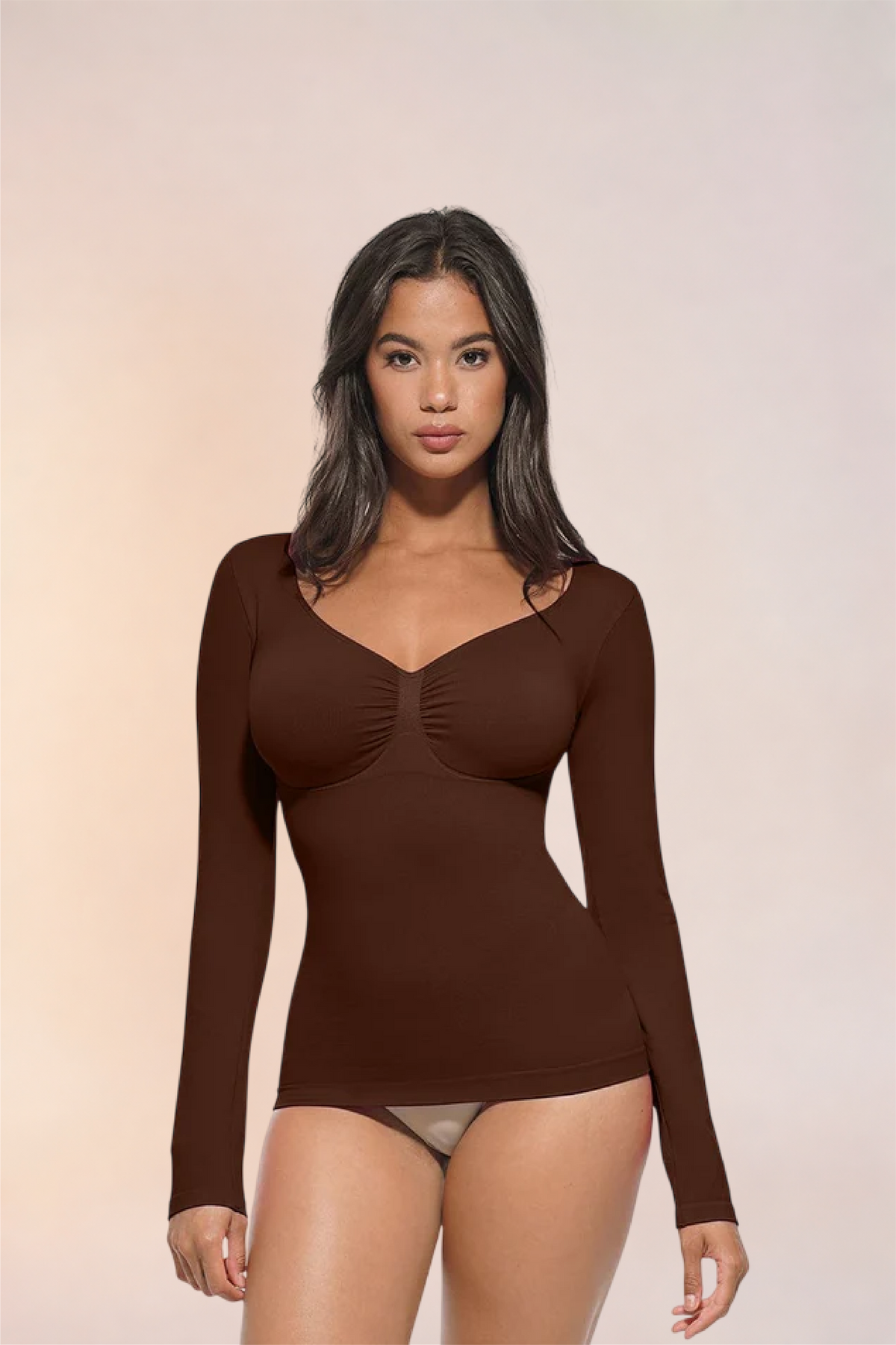 Skinzform Diamant Top in Cacao, front view on the model