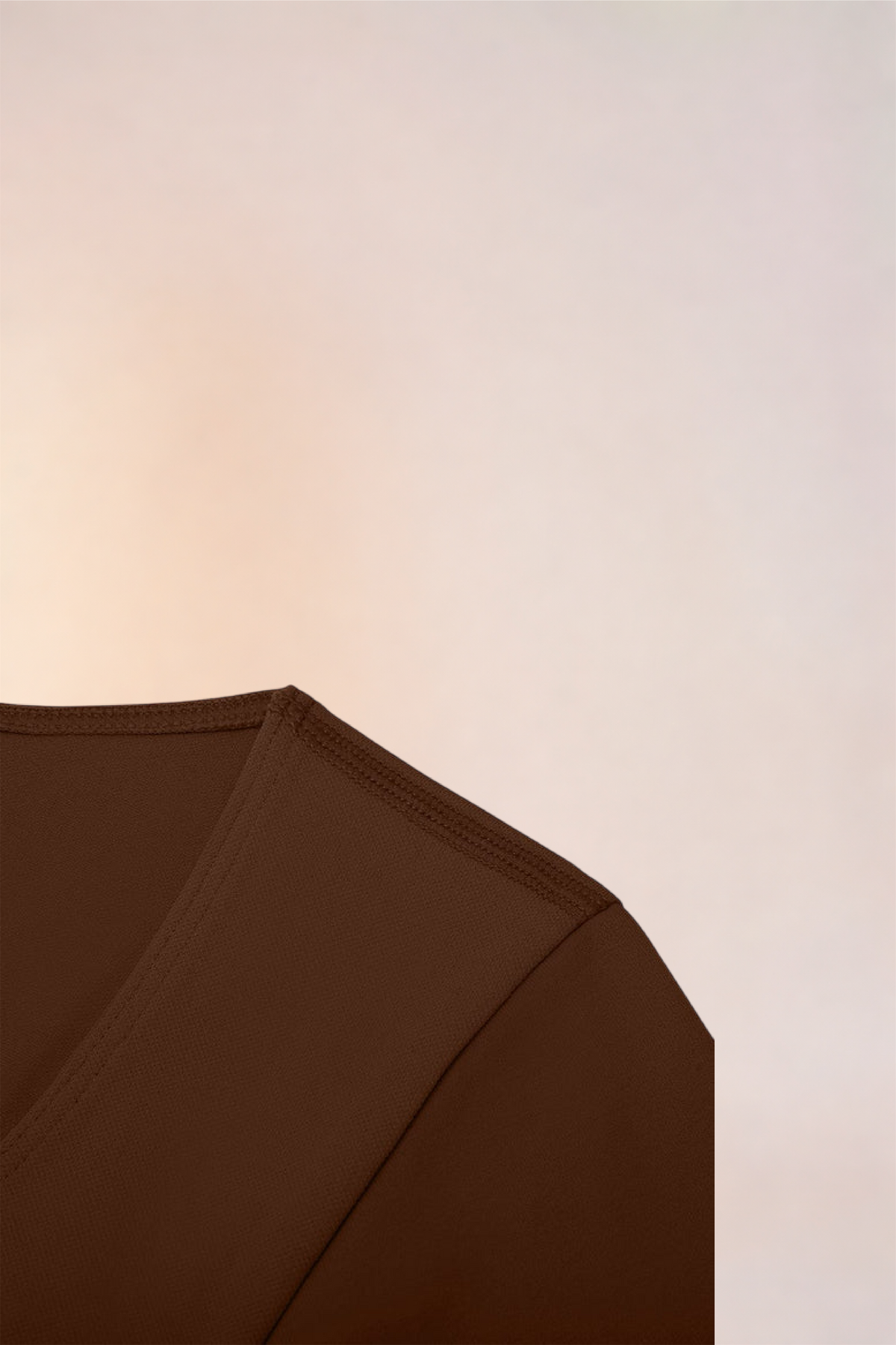 Close-up of the shoulder seam and sleeve on the Skinzform Diamant Top in Cacao
