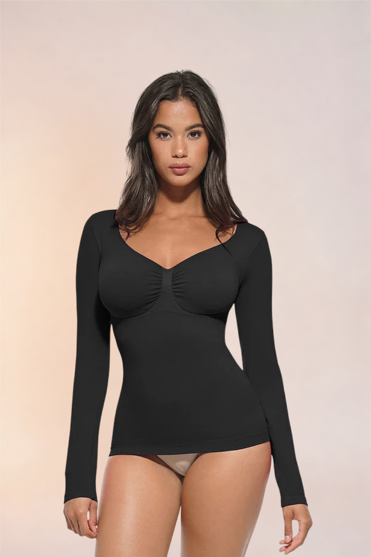 Skinzform Diamant Top in Noir, front view on the model