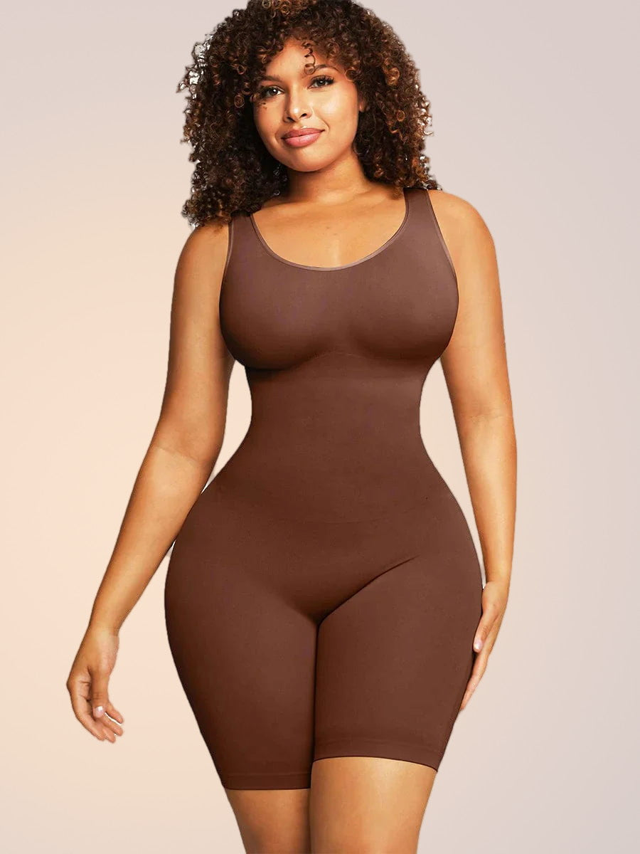 Skinzform Eco Shaper in Cacao, front view on the model