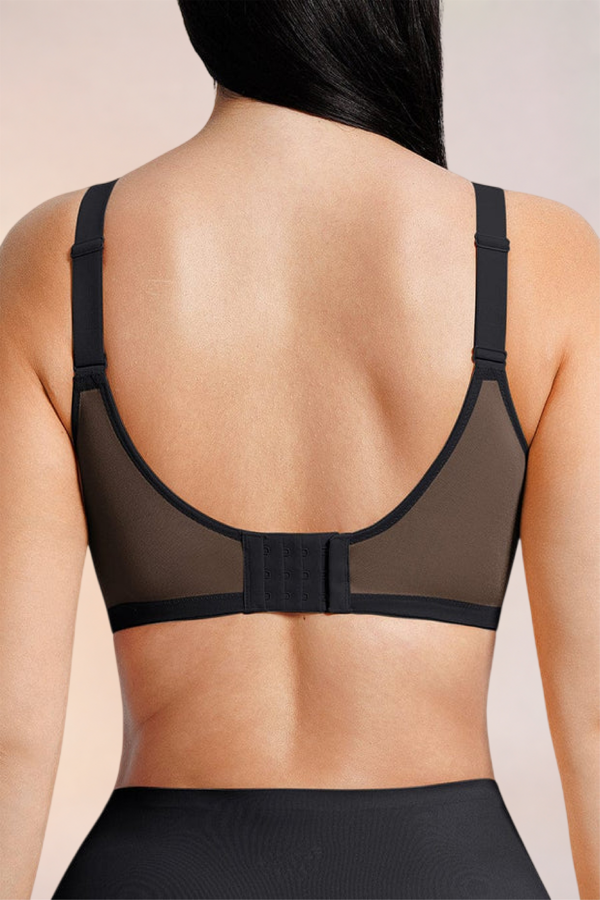 Close-up of the wide back band on the Skinzform Élégance Bra in Noir