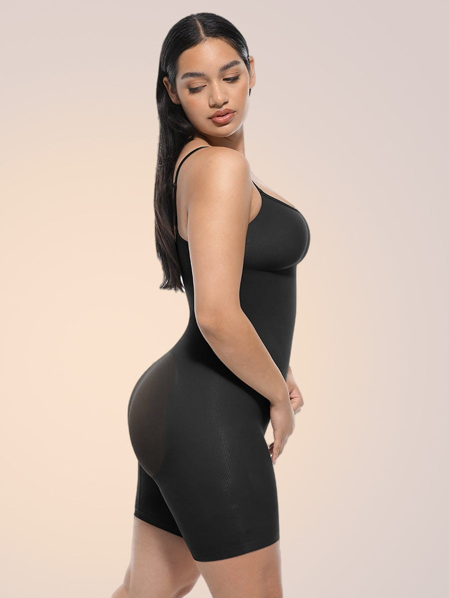 Skinzform Plus Size Full Body Shaper in Noir, side view on the model