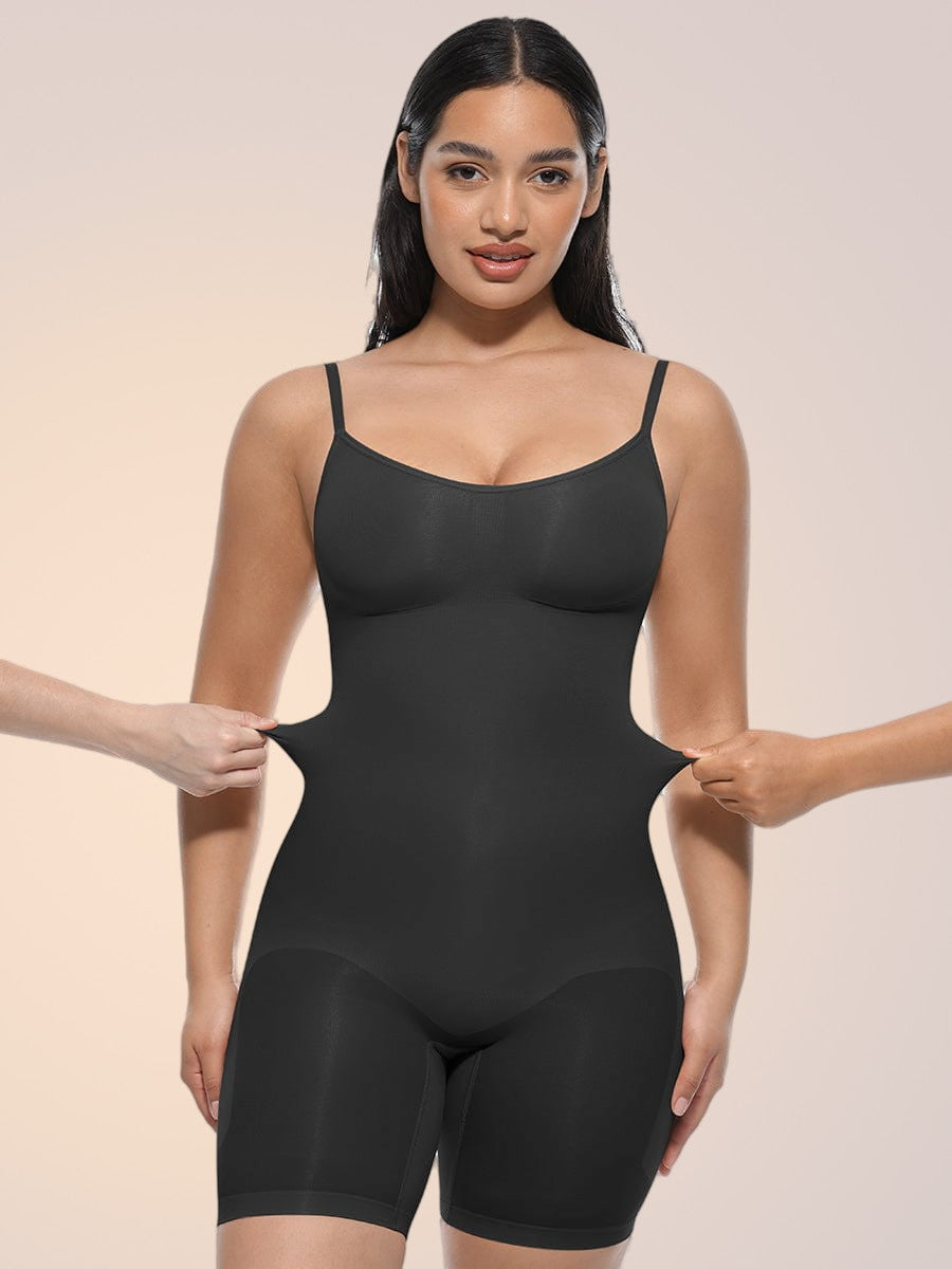 Skinzform Plus Size Full Body Shaper in Noir - model stretching the sides to show the give
