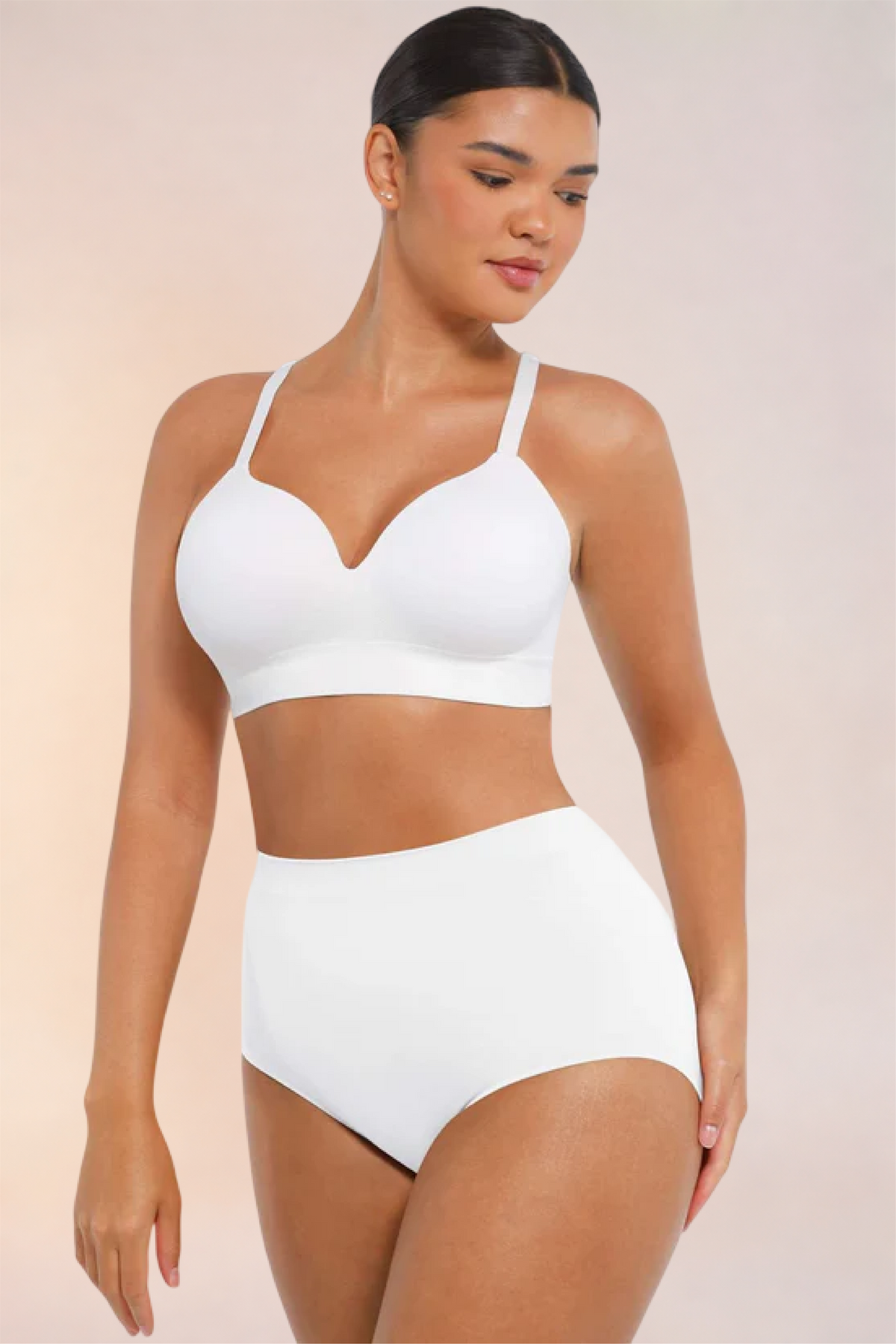 Skinzform Nuage Bra in Blanc - wireless bra with V-notch centre, front view on the model