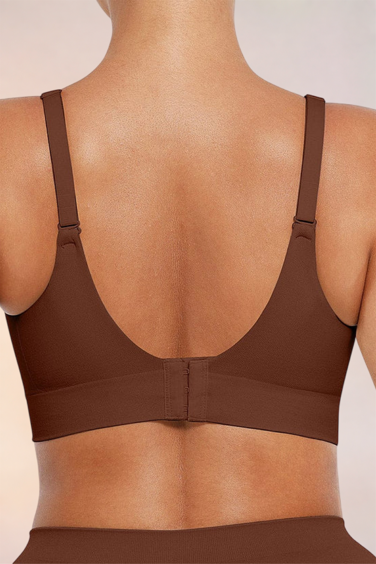 Close-up of the back hook fastening on the Skinzform Nuage Bra in Cacao