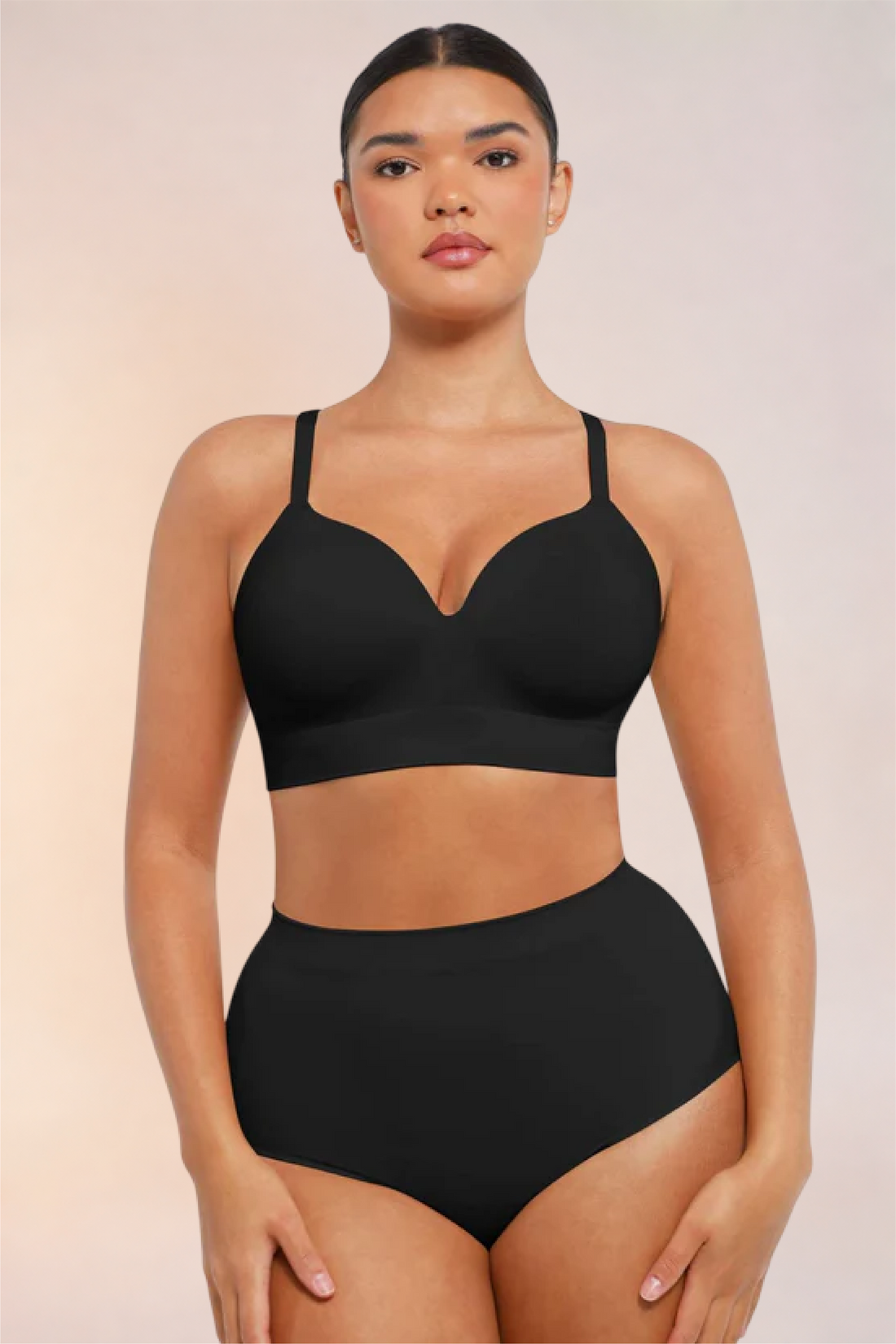 Skinzform Nuage Bra in Blanc - front view with arms raised