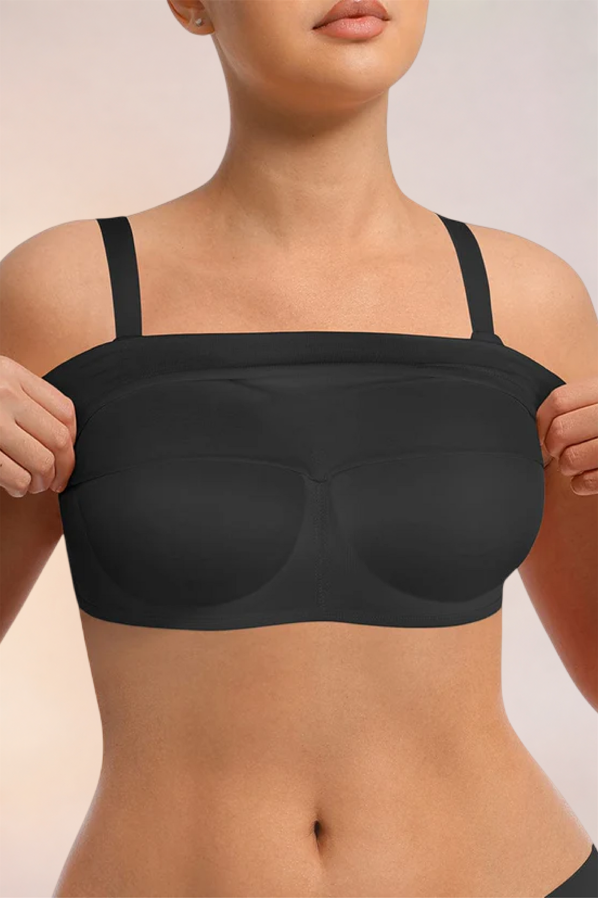 Skinzform Nuage Bra in Noir - model easing the underband down