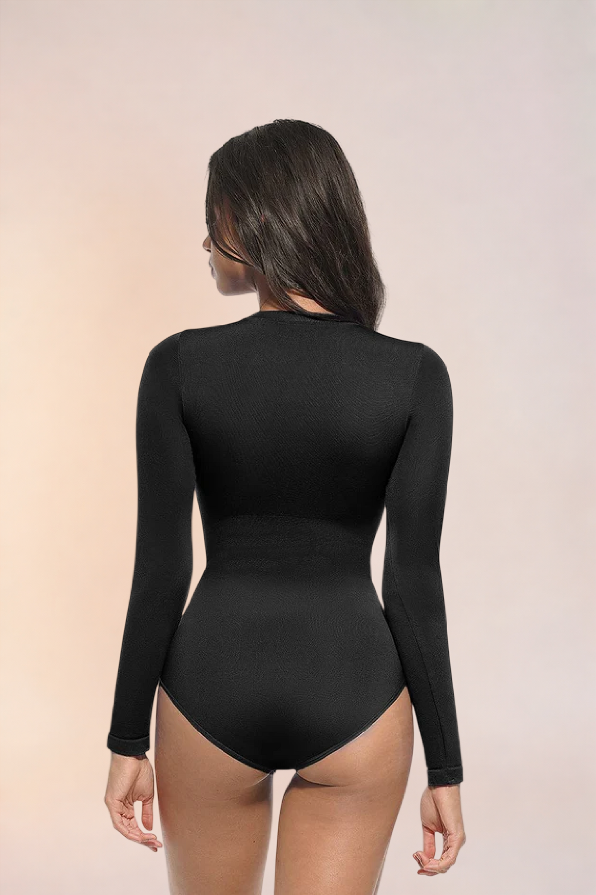 Skinzform Peach Round-Neck Brief in Noir, back view on the model - thong cut