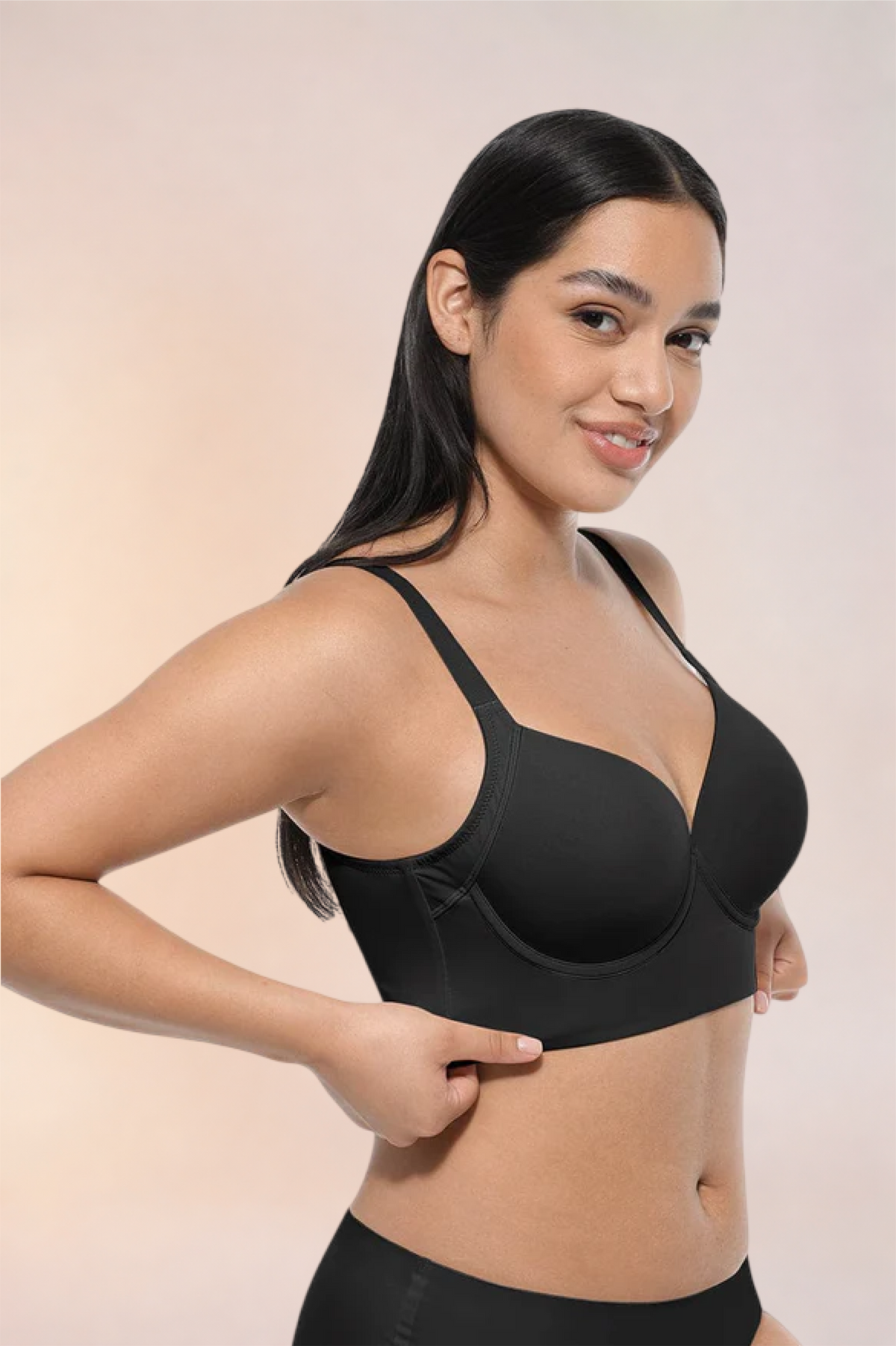 Skinzform Sculpt Bra in Noir - model easing the underband into place