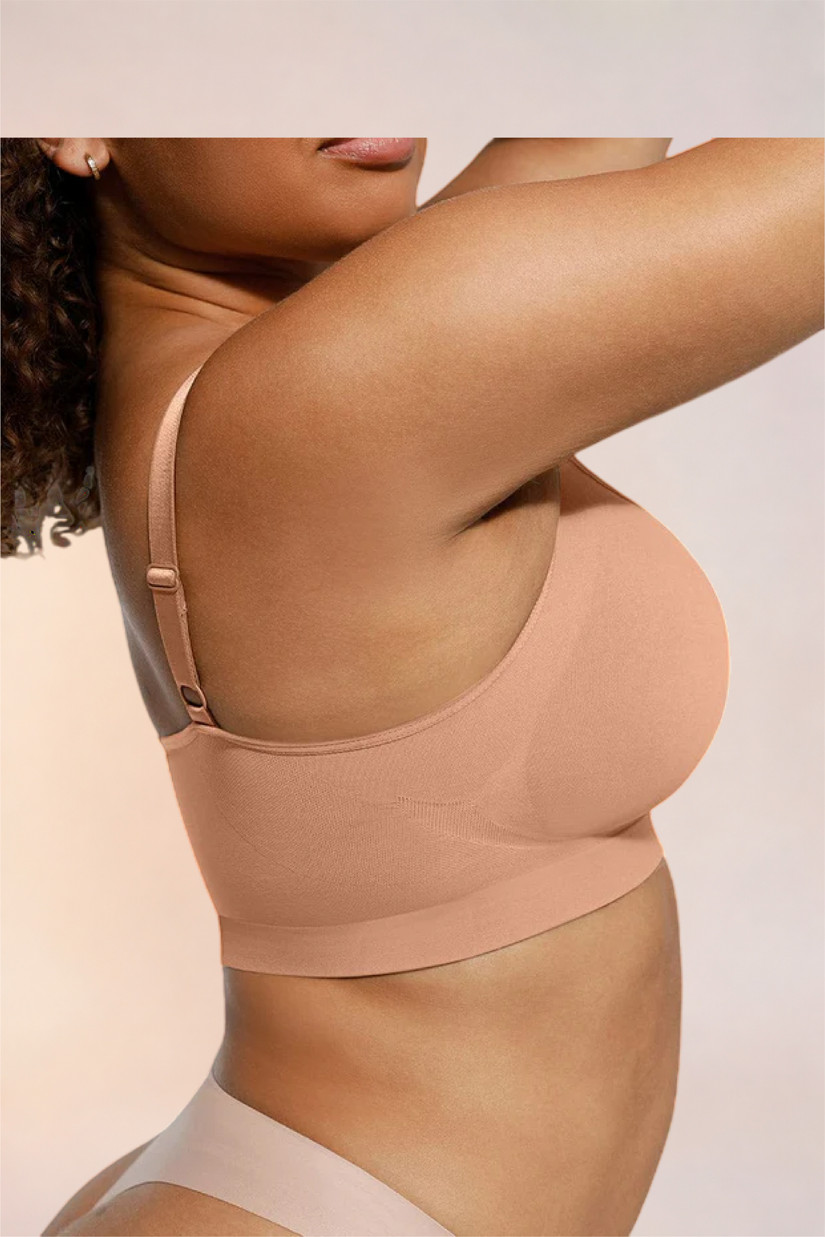 Close-up of the side seam and underarm on the Skinzform Soutien Bra in Beige