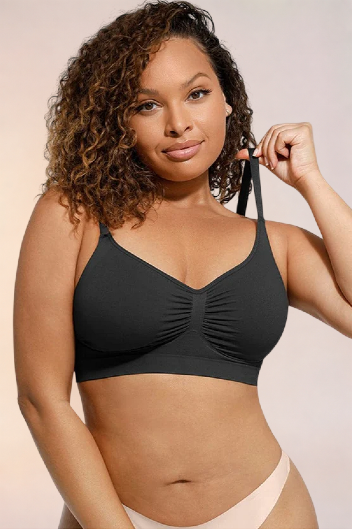 Skinzform Soutien Bra in Noir - model lifting one adjustable strap