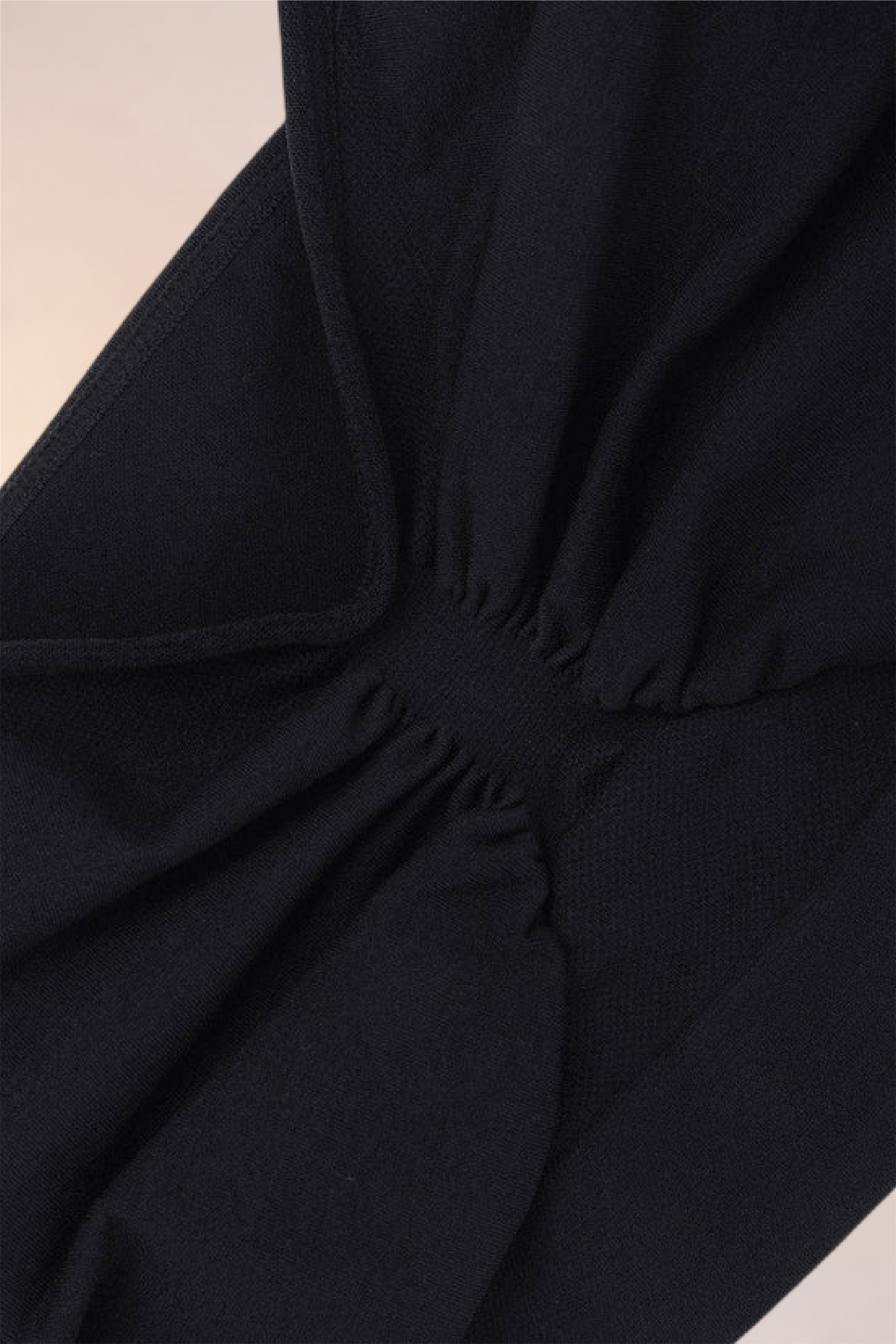 Close-up of the fabric used in the Skinzform Soutien Bra in Noir