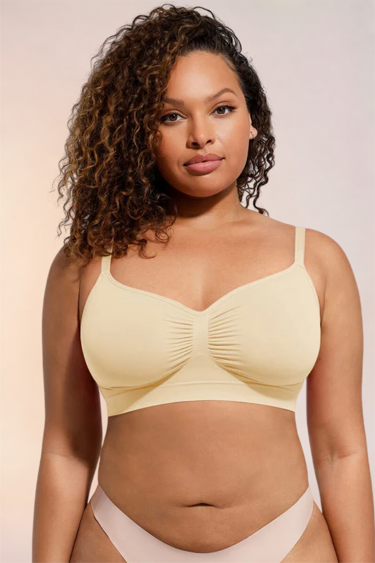Skinzform Soutien Bra in Nude - front view on the model with arms crossed