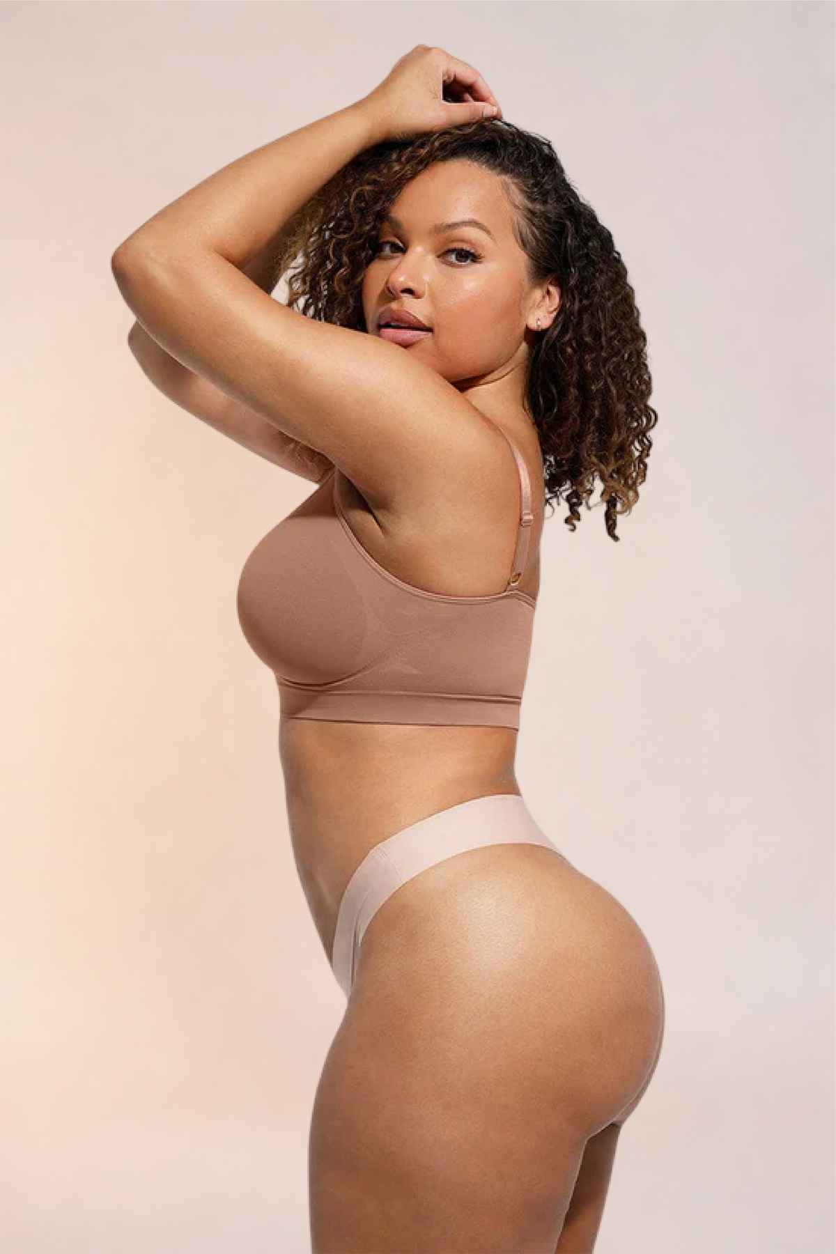 Close-up of the side seam and underarm on the Skinzform Soutien Bra in Tan